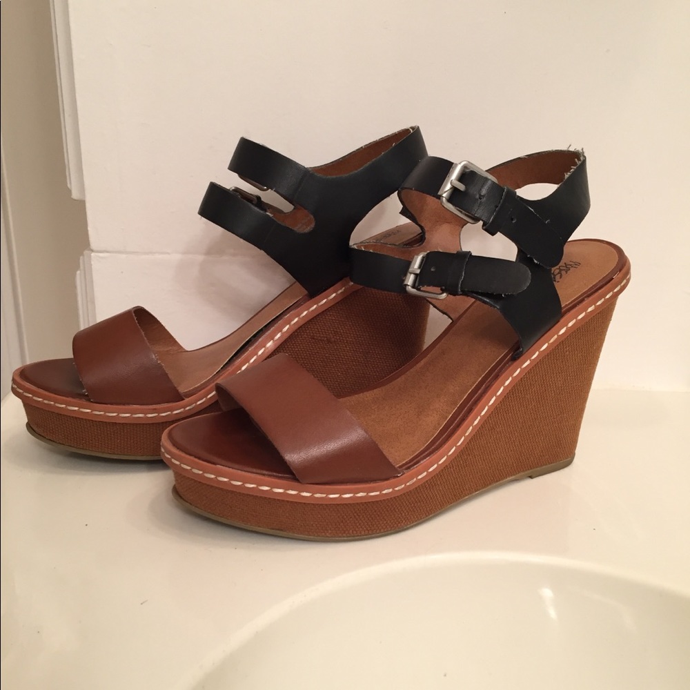 Mossimo Tan and black wedges